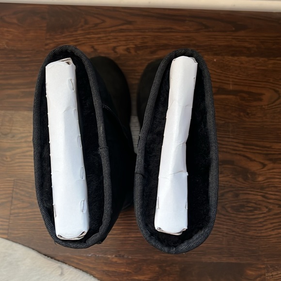 Women’s size 9 tall black UGGS. - Picture 6 of 9